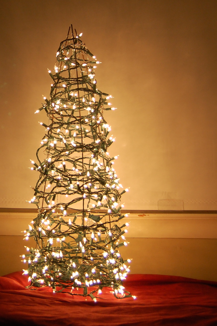 Tomato Cage Christmas Tree - DIY Alternative Christmas Trees