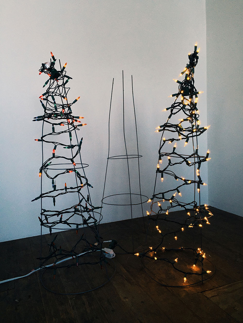 Tomato Cage Christmas Tree finished 21