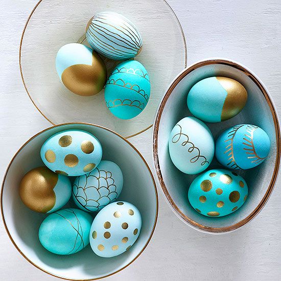 http://www.bhg.com/holidays/easter/eggs/quick-and-easy-easter-egg-decorations/?socsrc=bhgpin020613waxeastereggs&page=5&crlt.pid=camp.MQOfHWtVWXVl#page=4
