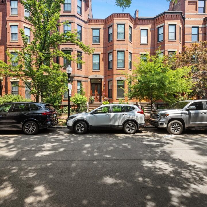 11 Claremont Street Number One listing by Caroline Barry and Steph Crawford of the Steph Crawford Group
